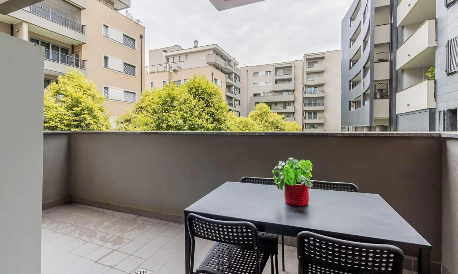 Homeby, Modern And Spacious Apartment With Terrace روتسانو 0*,
