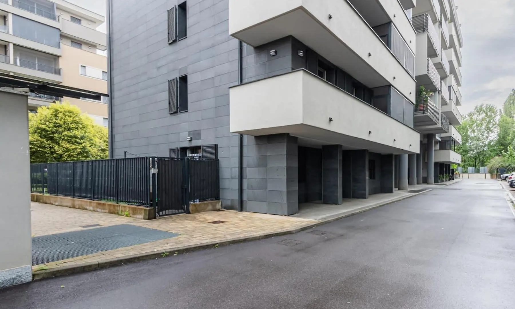 Homeby, Modern And Spacious Apartment With Terrace روتسانو